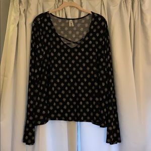 Flowy-bell sleeve top w/ tags